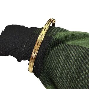 Avon Goldtone diamond cut Bangle Bracelet size large NIB 1991